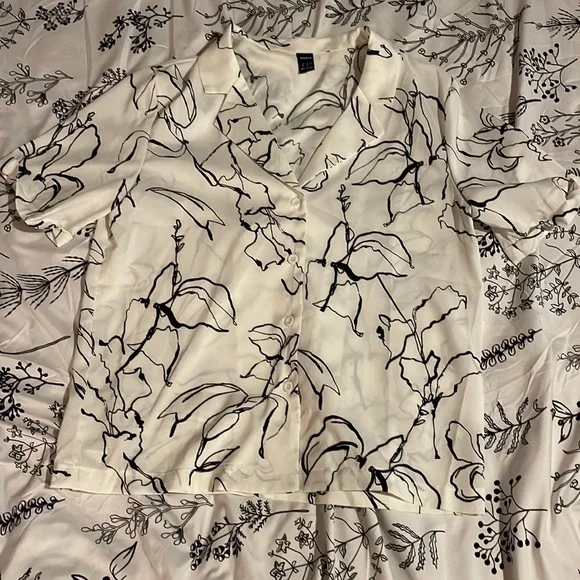 blouse - Picture 1 of 3